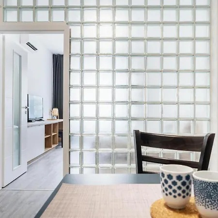 Self Check-in By Amber Братислава