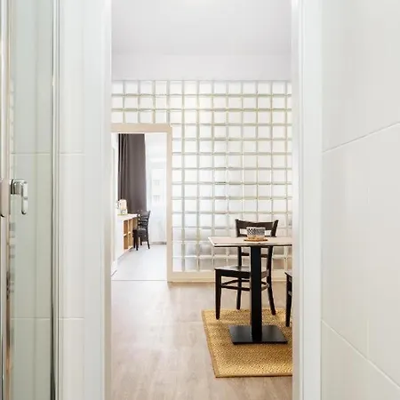 Self Check-in By Amber Братислава