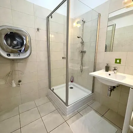 Self Check-in By Amber Братислава